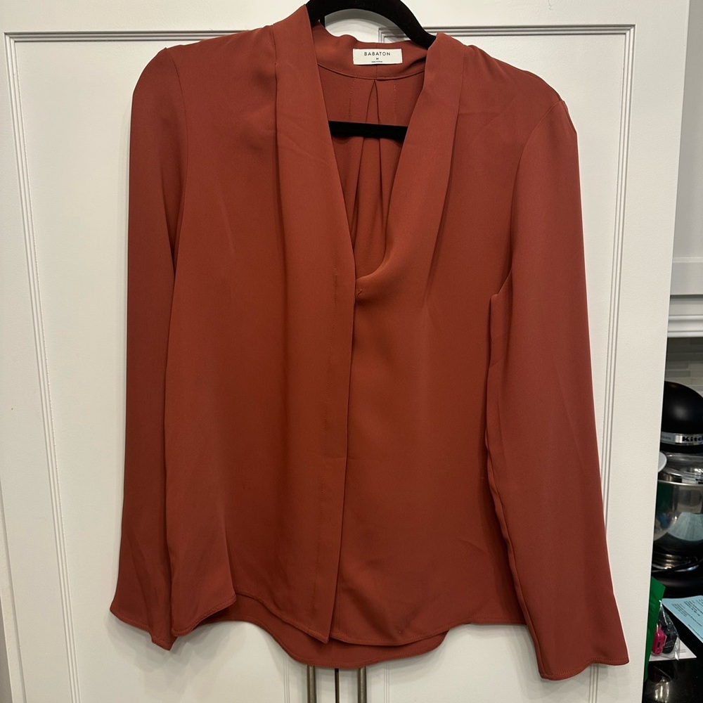 NWOT Babaton Akira Blouse. Size Medium.
